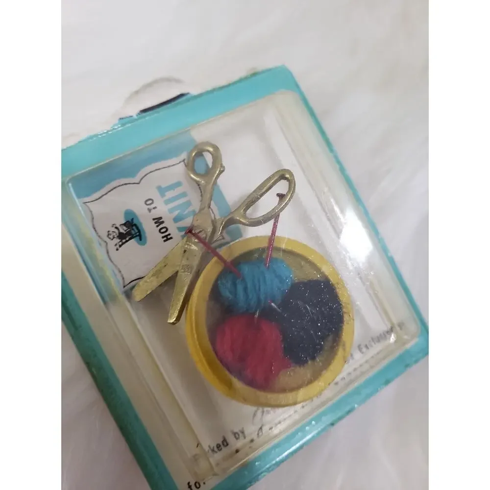Vintage Grandmother Stover's Dollhouse HOW TO KNIT BOOK YARN SCISSORS CRAFT ROOM